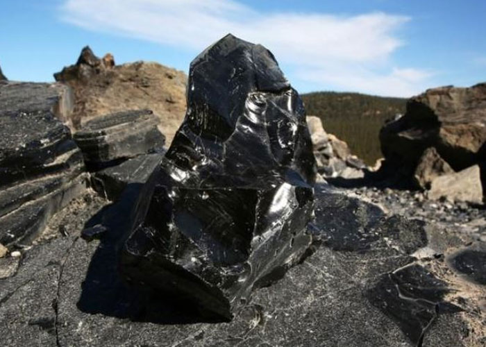 Đá Obsidian được tìm thấy ở những ngọn núi lửa đang phun trào