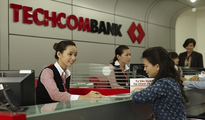 Mở thẻ Visa Debit trực tiếp tại chi nhánh/phòng giao dịch của Techcombank